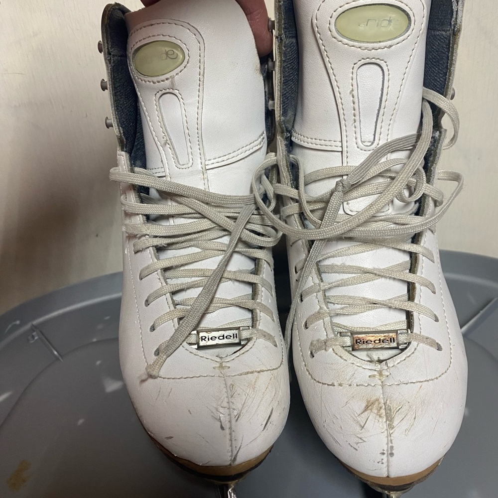 Used Riedell Stride Ice skates.